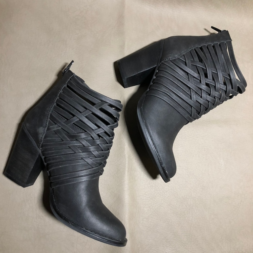 SOLD Mossimo Shiann Basket Weave Booties, Size 5 - Picture 3 of 6